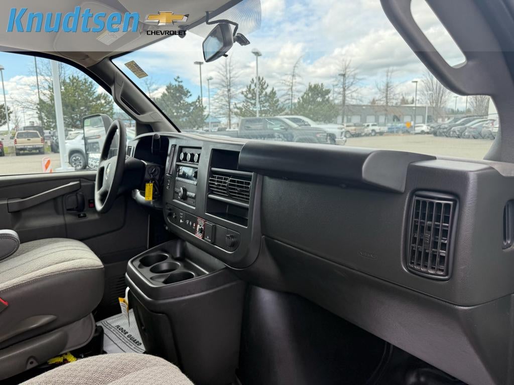 2025 Chevrolet Express Cutaway 3500 1WT