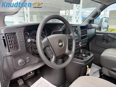 2025 Chevrolet Express Cutaway 3500 1WT