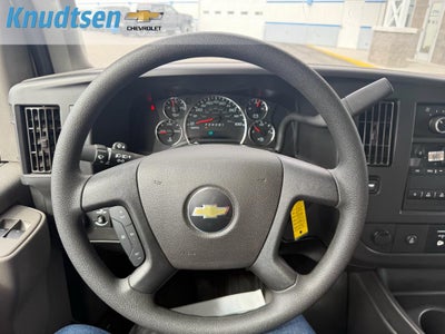 2025 Chevrolet Express Cutaway 3500 1WT