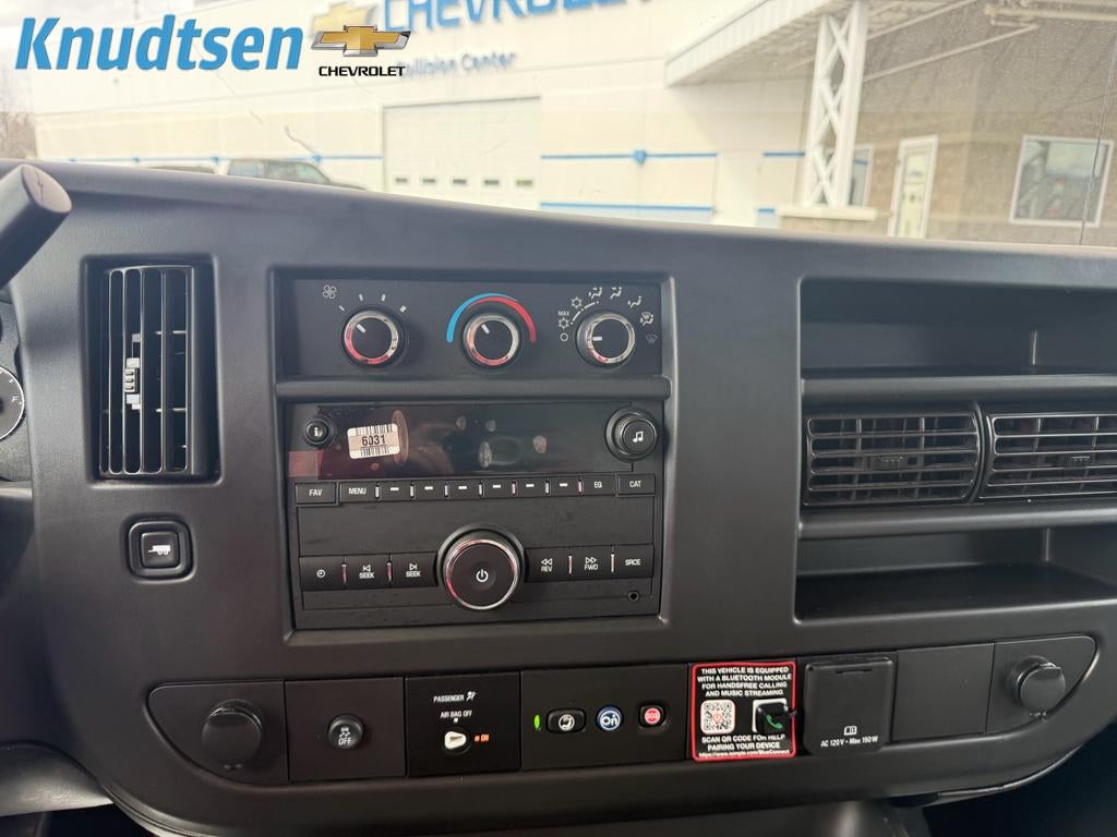 2025 Chevrolet Express Cutaway 3500 1WT