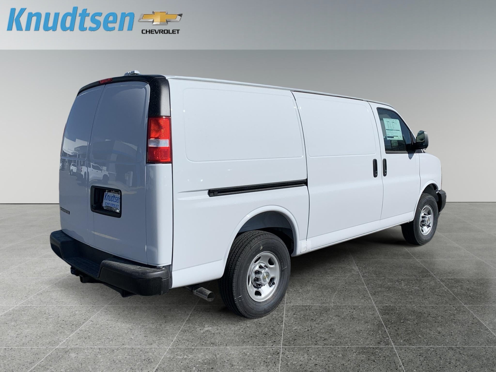 2026 Chevrolet Express Cargo Work Van - Photo 7