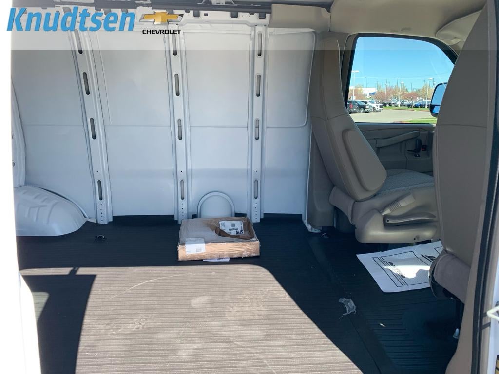 2026 Chevrolet Express Cargo 1WT
