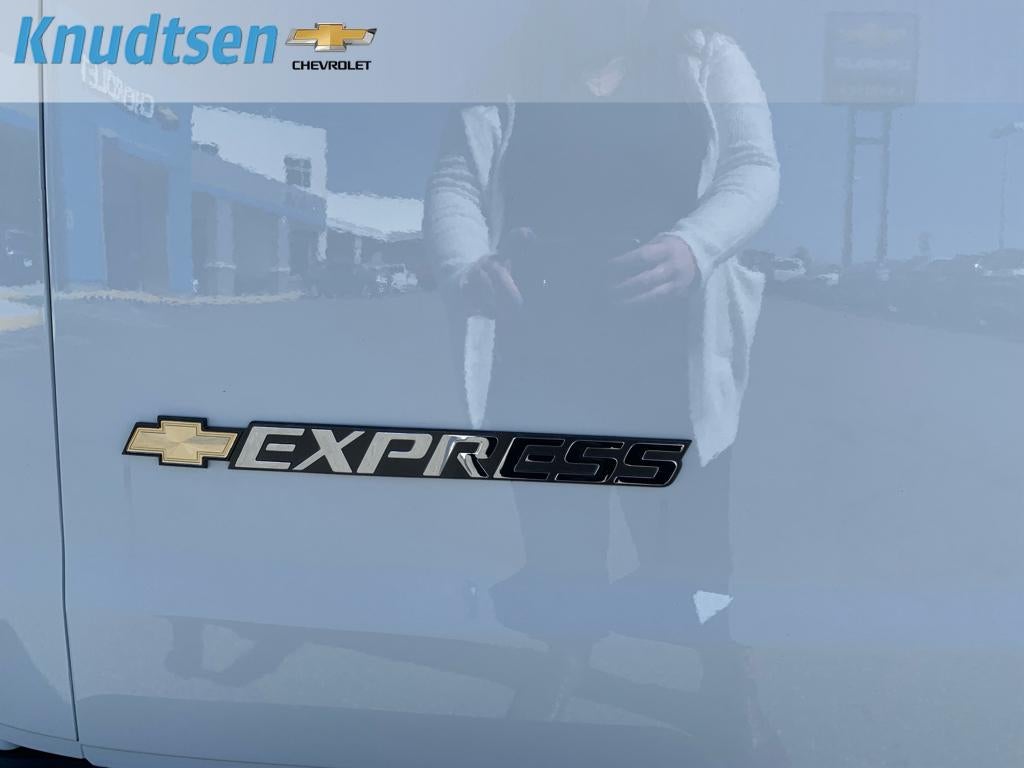 2026 Chevrolet Express Cargo 1WT
