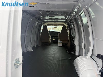 2025 Chevrolet Express Cargo WT