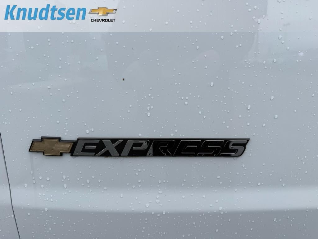 2025 Chevrolet Express Cargo WT