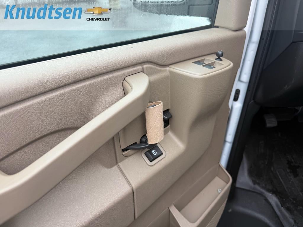 2025 Chevrolet Express Cargo WT