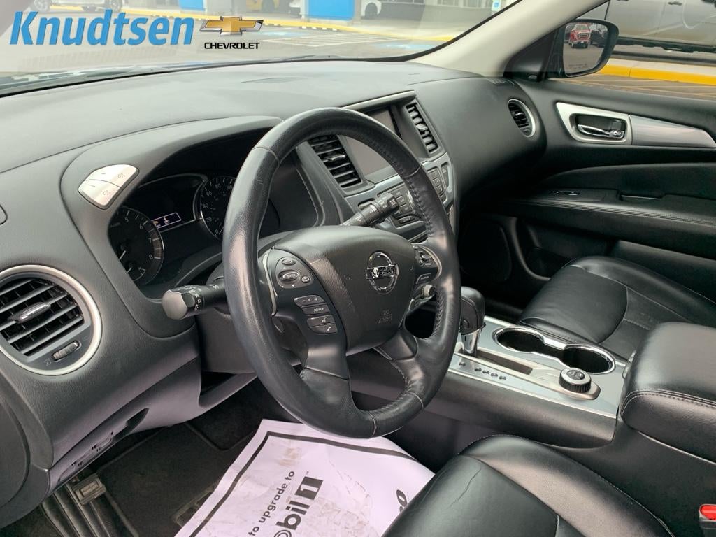 2020 Nissan Pathfinder SL