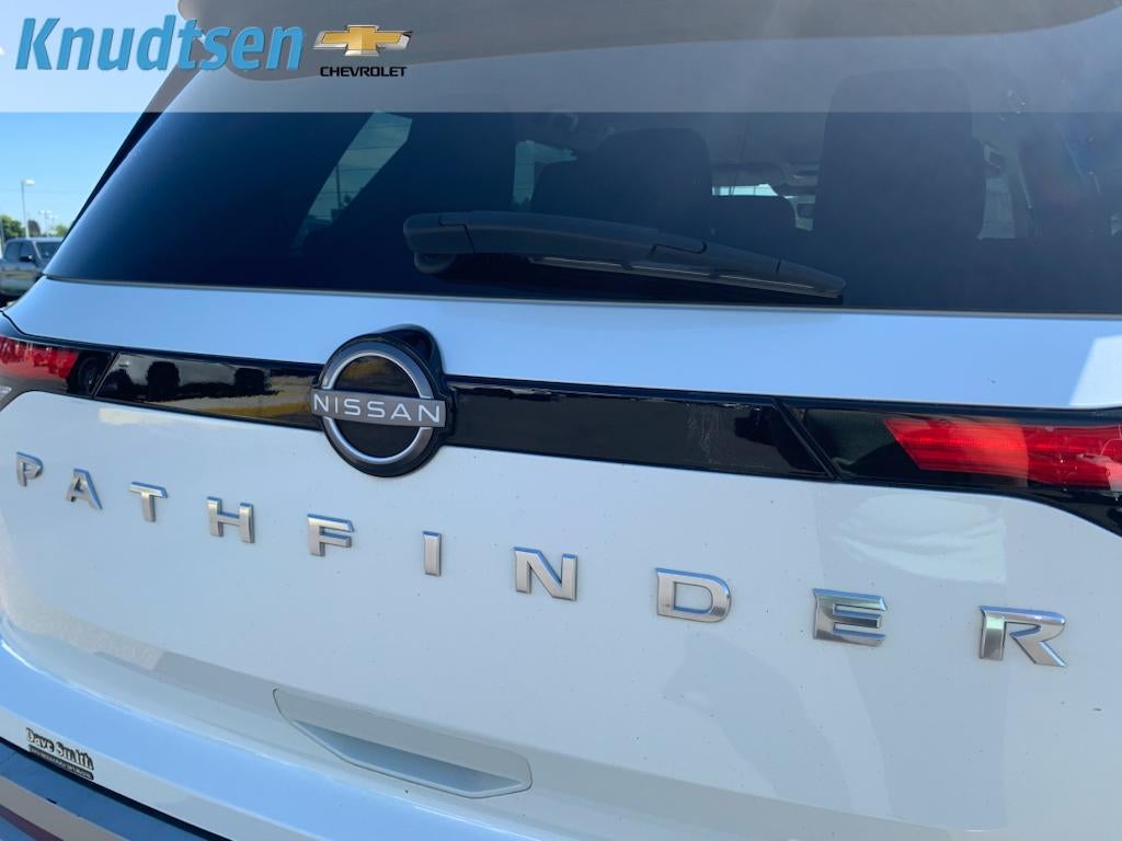 2023 Nissan Pathfinder SL 4WD