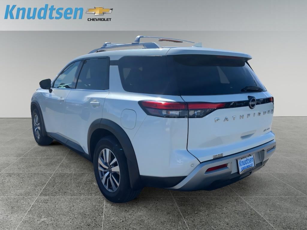 2023 Nissan Pathfinder SL 4WD