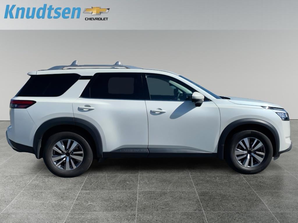 2023 Nissan Pathfinder SL 4WD