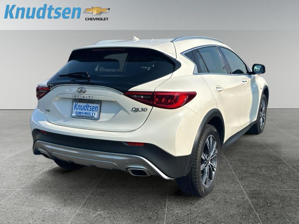 2018 INFINITI QX30 Luxury