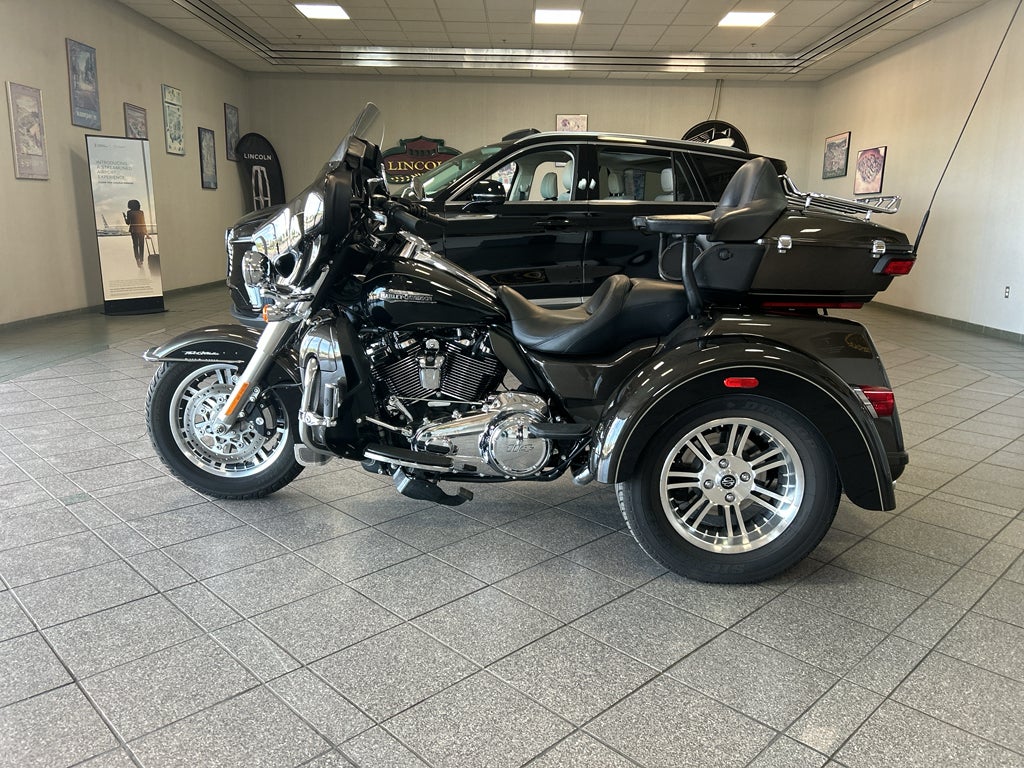 2020 Harley-Davidson FLHTCUTG Base