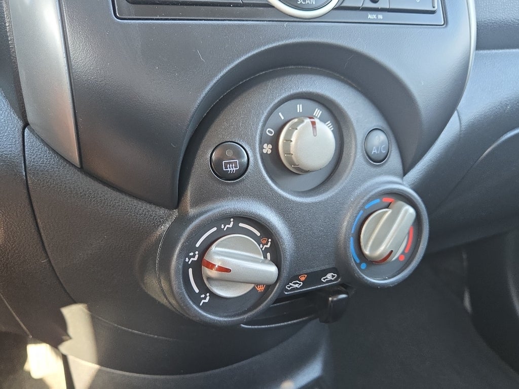 2013 Nissan Versa SV