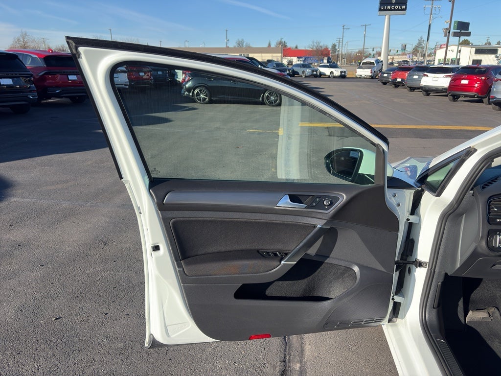 2018 Volkswagen Golf SportWagen S