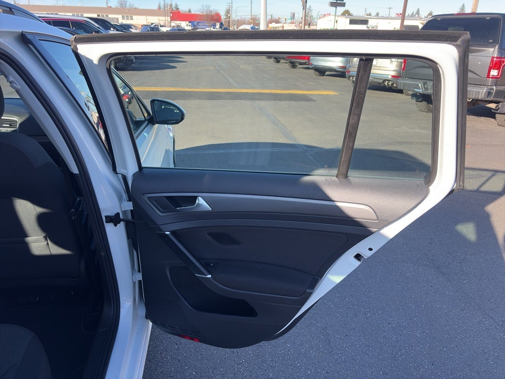 2018 Volkswagen Golf SportWagen S