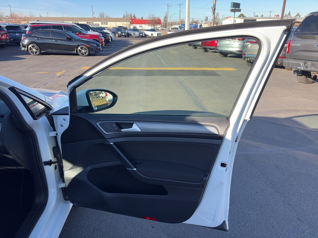 2018 Volkswagen Golf SportWagen S