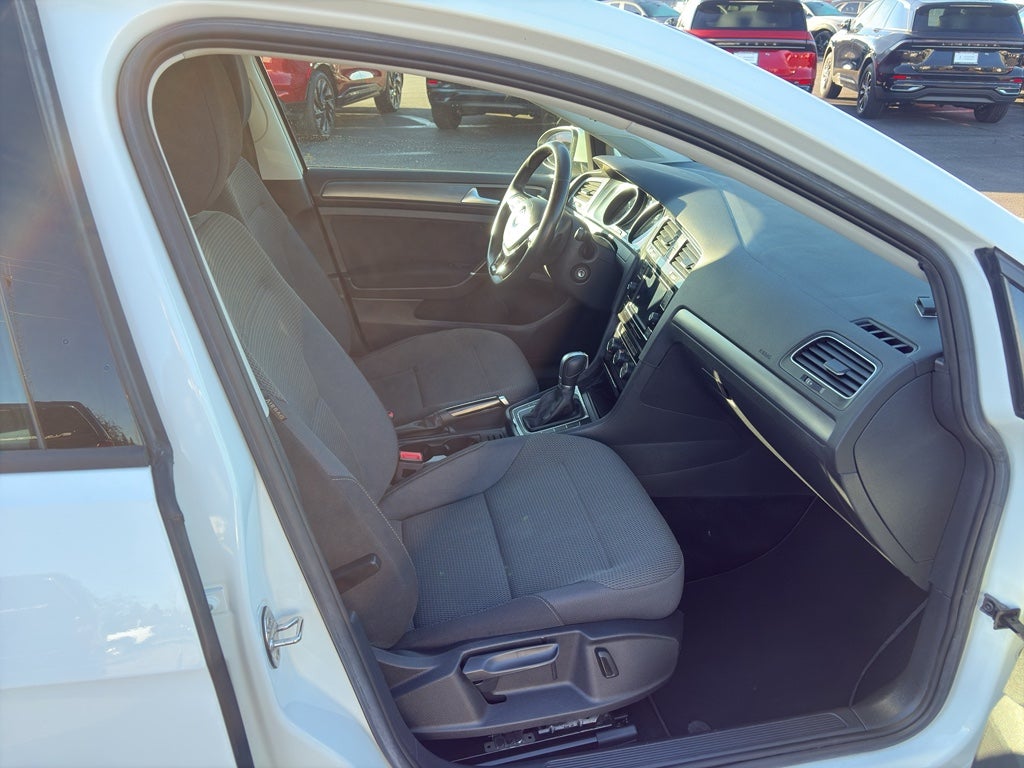 2018 Volkswagen Golf SportWagen S