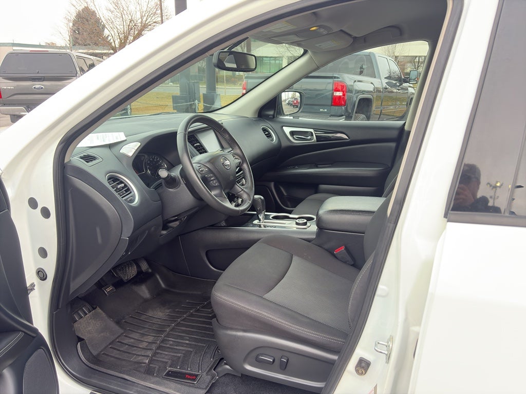 2020 Nissan Pathfinder SV