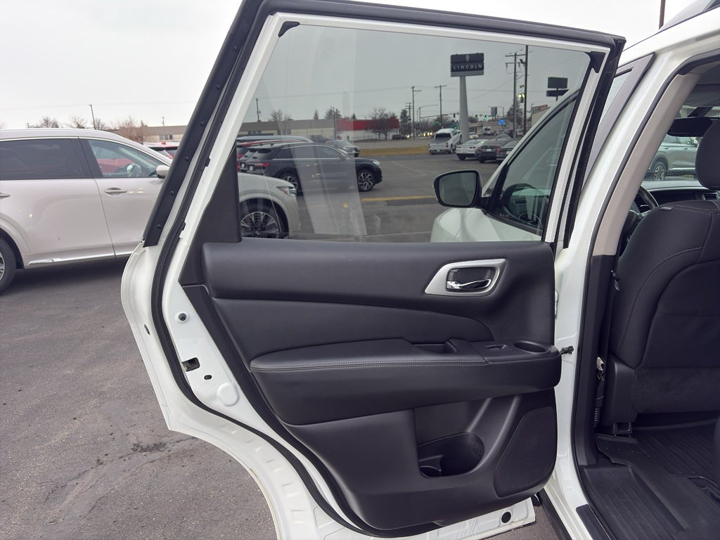 2020 Nissan Pathfinder SV