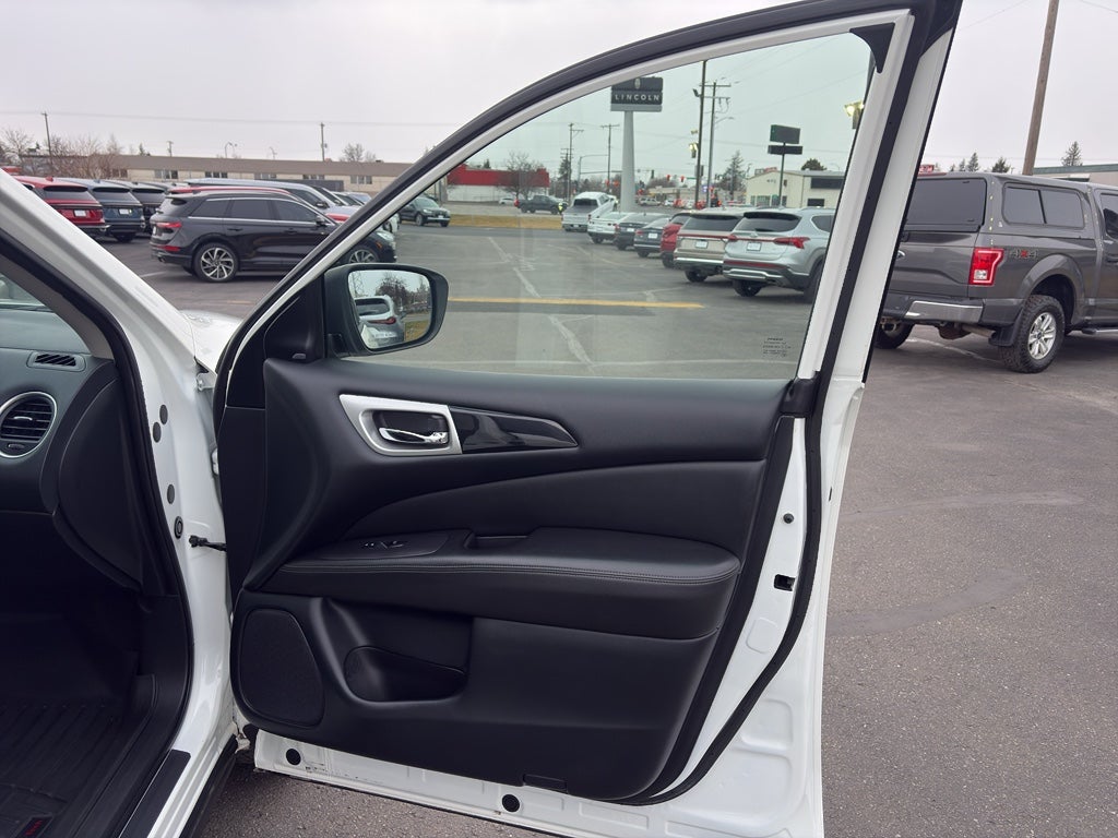 2020 Nissan Pathfinder SV