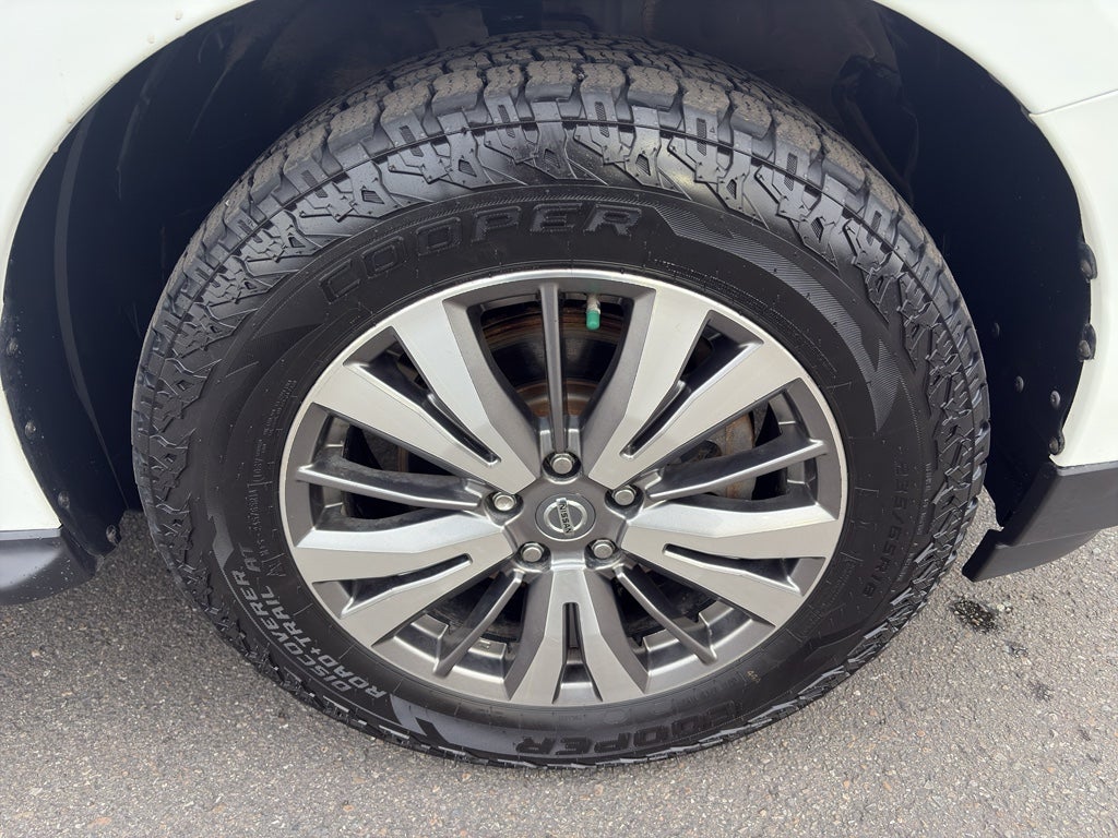 2020 Nissan Pathfinder SV