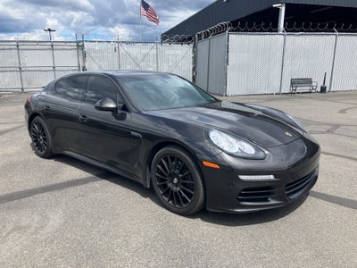 2016 Porsche Panamera 4